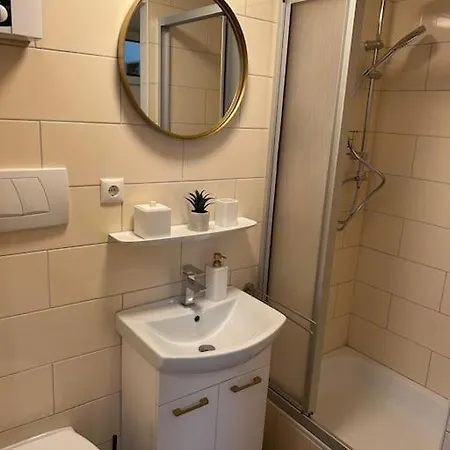 2 Mercedes Balkon Zentrum Parkplatz Apartmán *