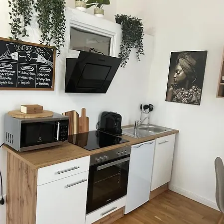 2 Mercedes Balkon Zentrum Parkplatz