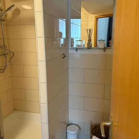 2 Mercedes Balkon Zentrum Parkplatz Appartement