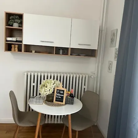 2 Mercedes Balkon Zentrum Parkplatz Bad Pyrmont